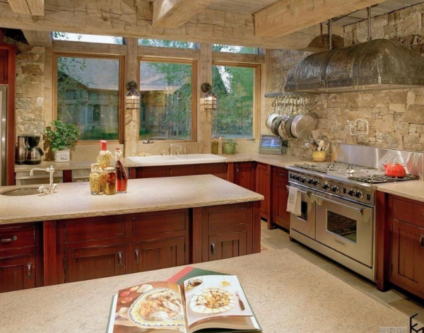 Penggunaan batu alam pada dinding dapur